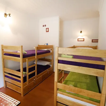 Three Corners بيت شباب زادار