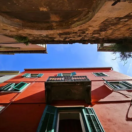 بيت شباب Three Corners