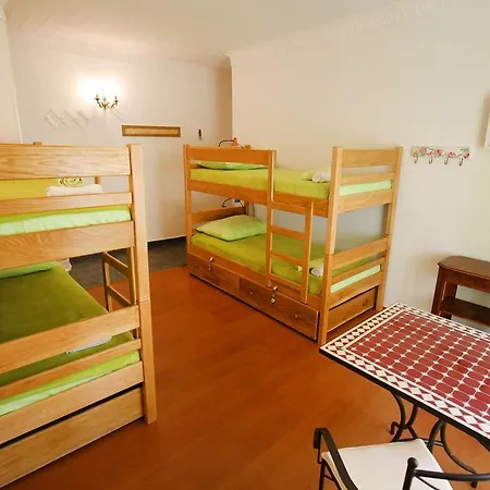 بيت شباب Three Corners زادار