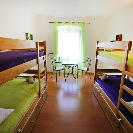 بيت شباب Three Corners